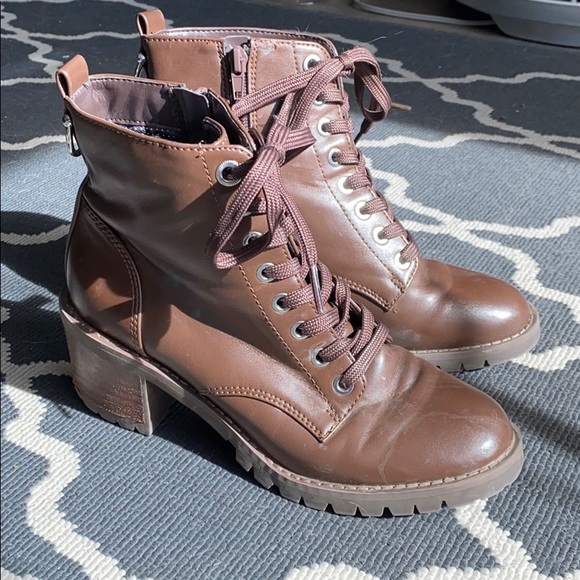 Chic Combat Heel Lace Up Boots - Picture 4 of 4
